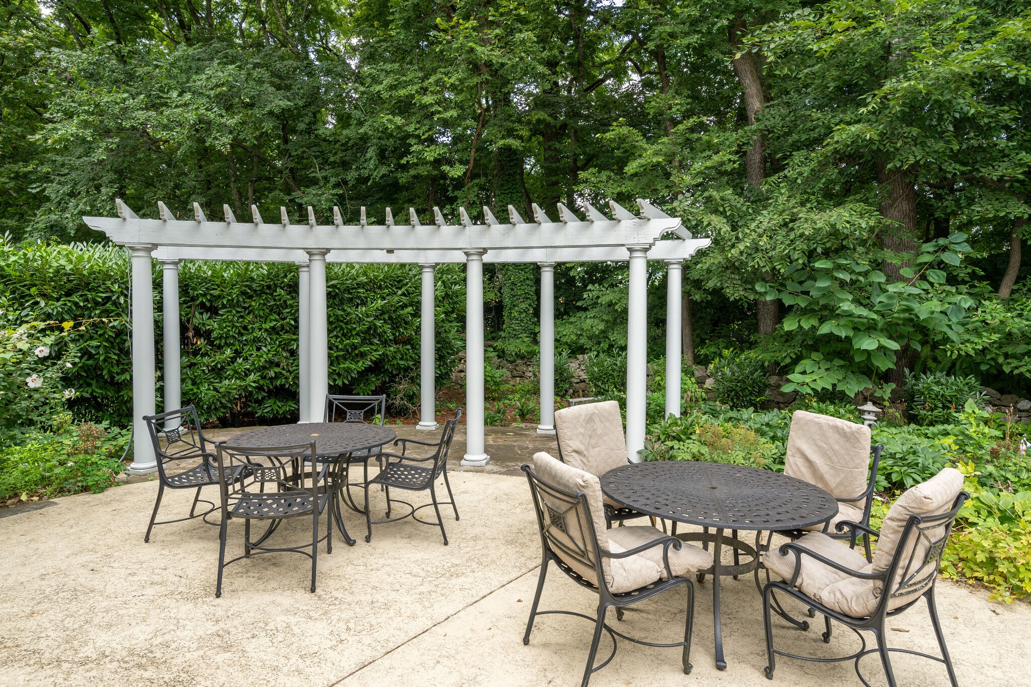 621 Post Oak Circle Brentwood, TN 37027 - Photo 45 of 50 a view of a patio with a table and chairs