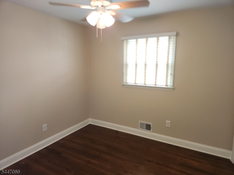 112 Brentwood Road Raritan, NJ 08869 - Photo 13 of 18