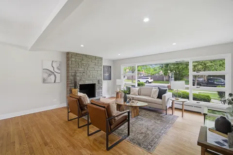 $750,000 | 3 West Berkshire Lane, Mount Prospect, IL 60056