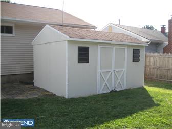 18 Great Oak Road Hamilton, NJ 08690 - Photo 11 of 12 Exterior Back