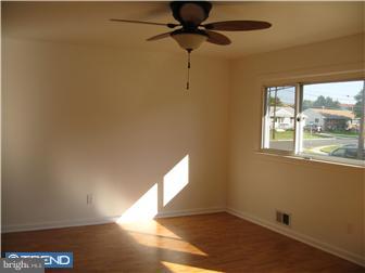 18 Great Oak Road Hamilton, NJ 08690 - Photo 4 of 12 Living Room
