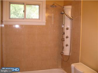 18 Great Oak Road Hamilton, NJ 08690 - Photo 6 of 12 Bathroom