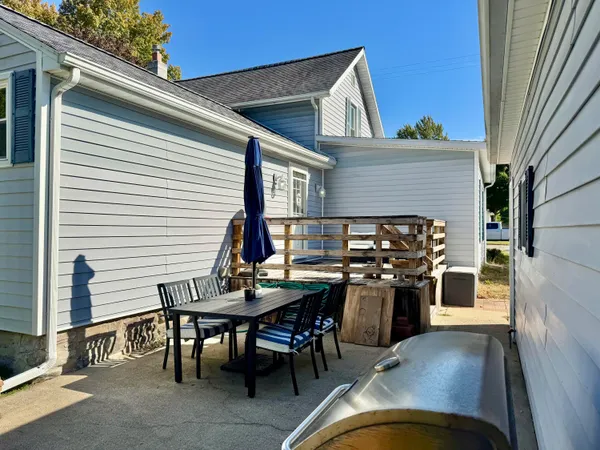 $203,000 | 321 North Street, Jonesville, MI 49250