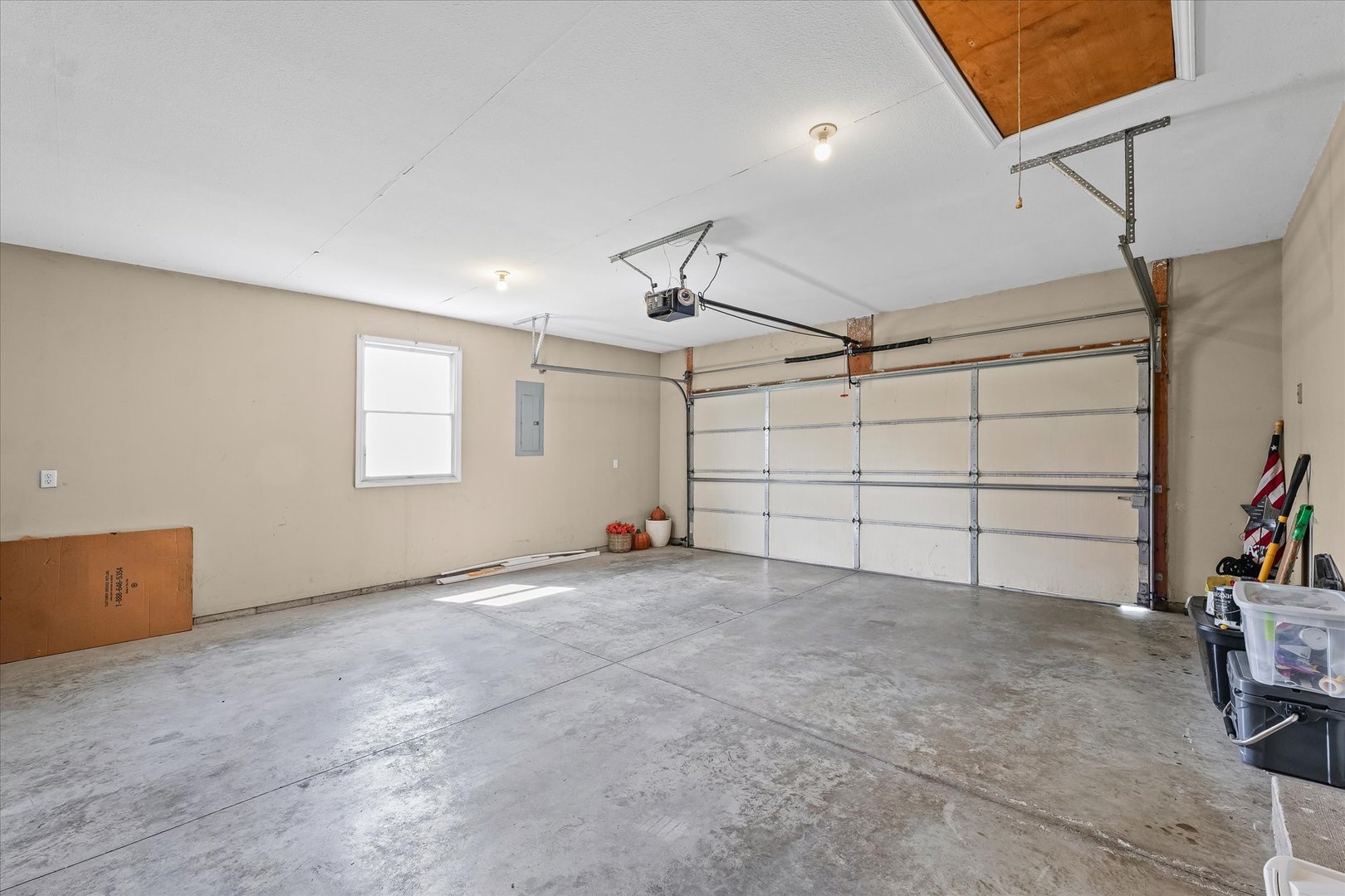 202 Hawk's Lane Broadlands, IL 61816 - Photo 26 of 31 a view of a garage