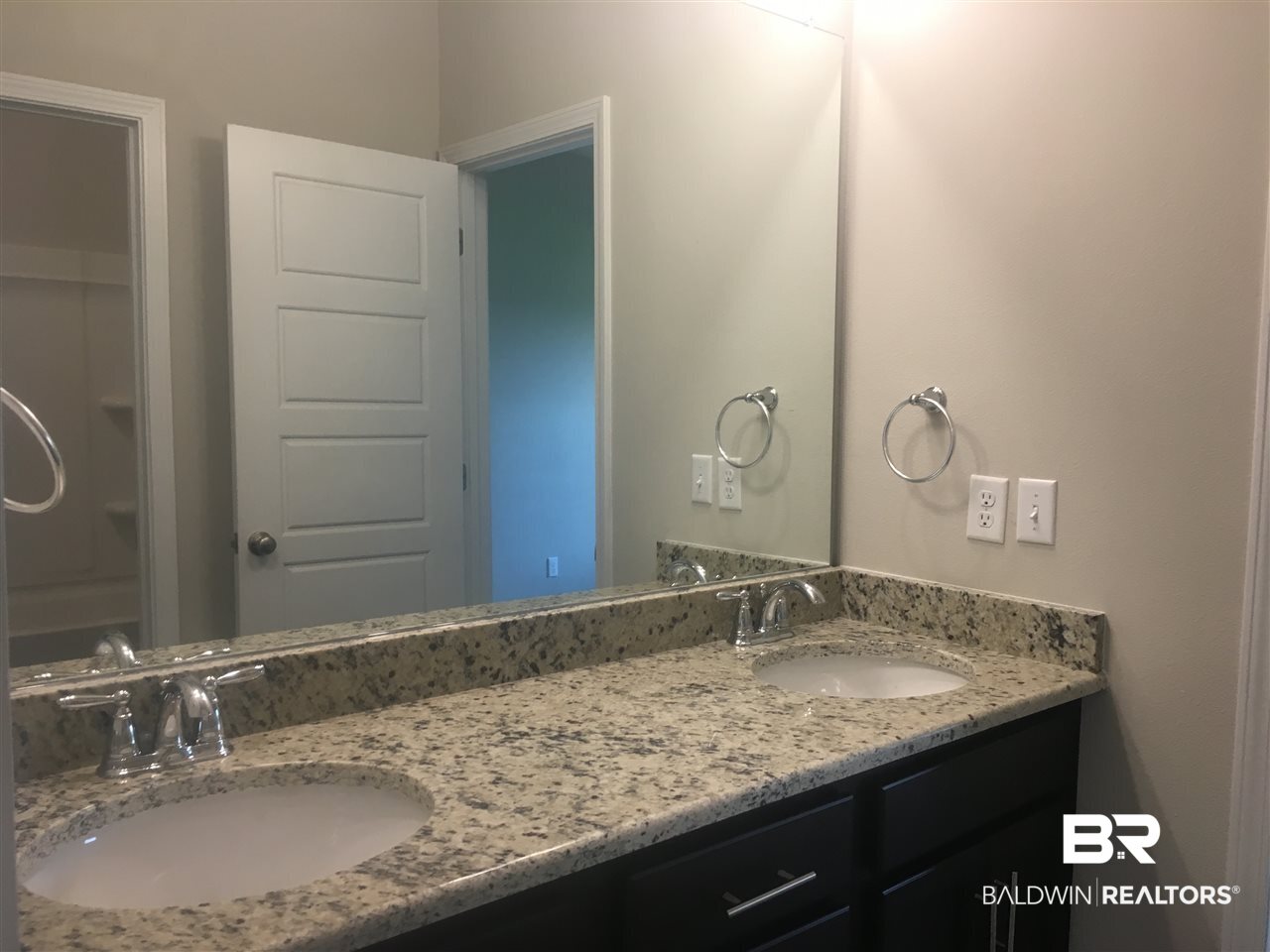 23856 Flynt Drive Daphne, AL 36526 - Photo 13 of 22 Jack and Jill Bathroom