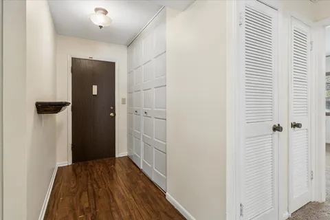 $199,999 | 925 Spring Hill Drive, Unit 102, Northbrook, IL 60062