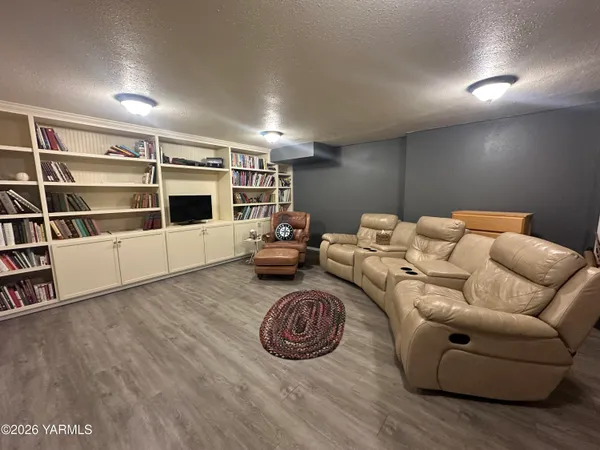 $569,444 | 347 North 23rd Avenue, Yakima, WA 98902