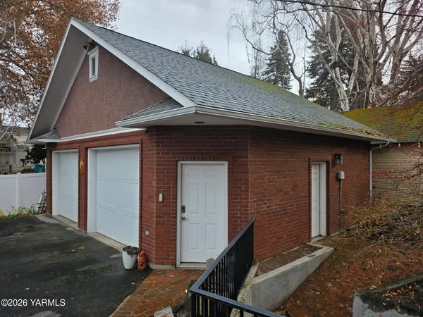 $569,444 | 347 North 23rd Avenue, Yakima, WA 98902