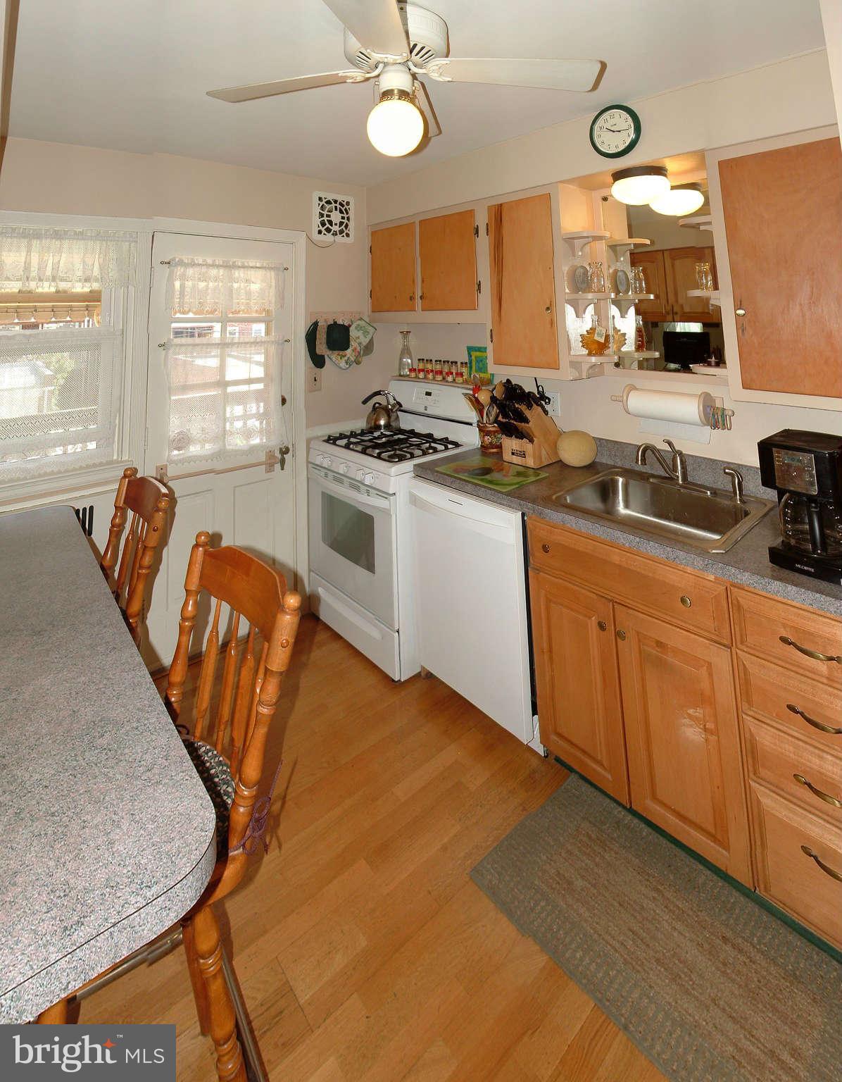 423 Academy Road Catonsville, MD 21228 - Photo 8 of 24 Kitchen
