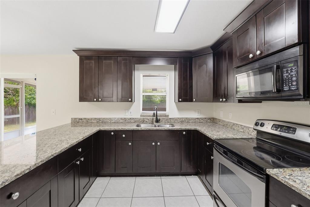9707 Mary Avenue Tampa, FL 33612 - Photo 12 of 31