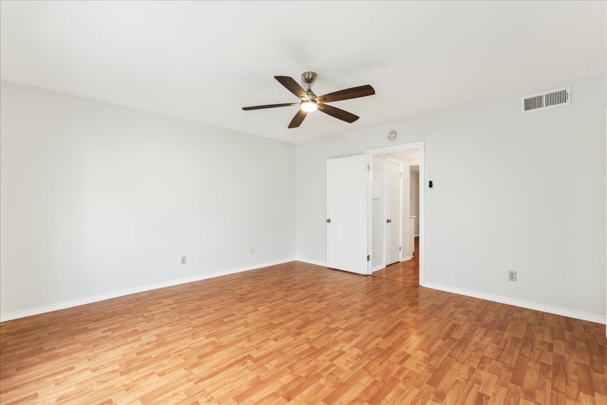 505 West 7th Street, Unit 313 Austin, TX 78701 - Photo 14 of 30 Unfurnished room featuring light wood-style flooring, visible vents, baseboards, and ceiling fan
