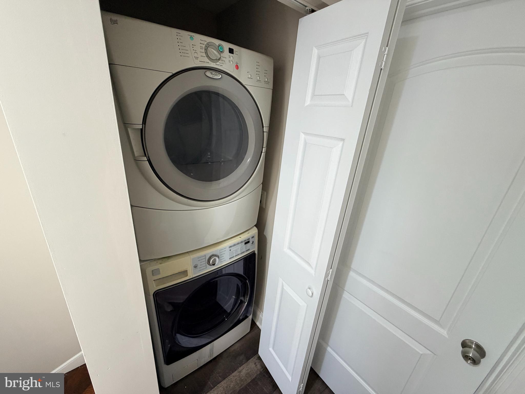 607 Cheraton Road Baltimore, MD 21225 - Photo 14 of 17 Washer/dryer included on top floor (bedroom level)