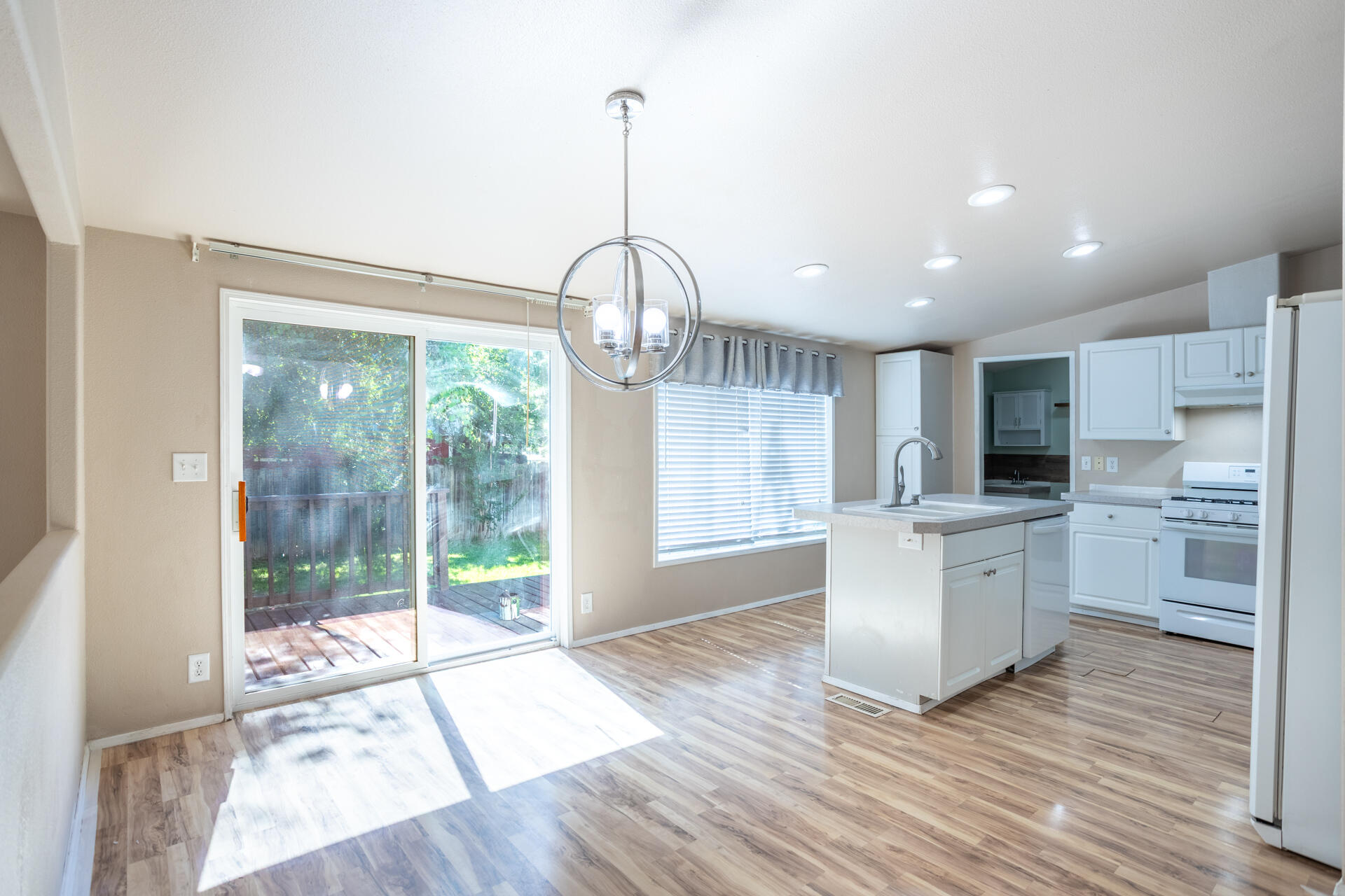 3360 Balls Ferry Road Cottonwood, CA 96022 - Photo 8 of 26 Dining Area
