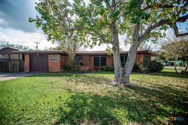 $202,900 | 218 Burnet Street, Port Lavaca, TX 77979