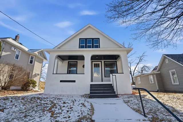 $130,000 | 1638 20th Avenue, Moline, IL 61265