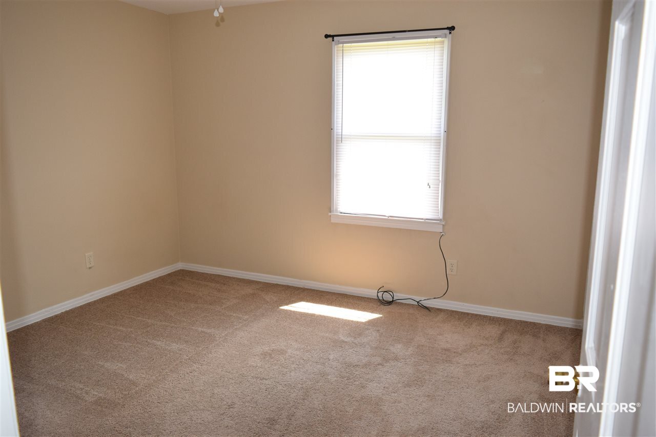 512 Holiday Avenue Mobile, AL 36611 - Photo 6 of 17