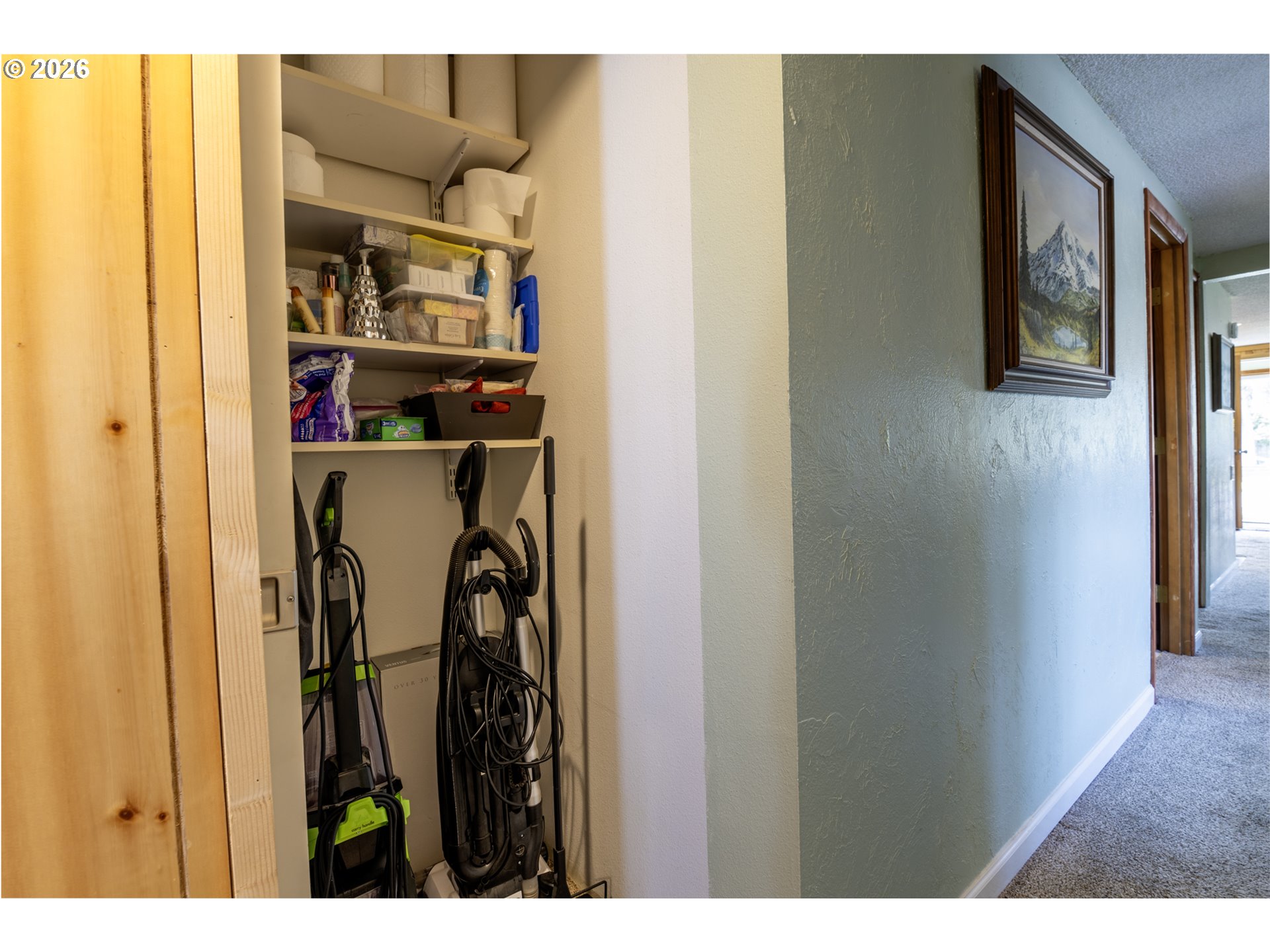 1903 17th Street Florence, OR 97439 - Photo 28 of 48 Hallway
