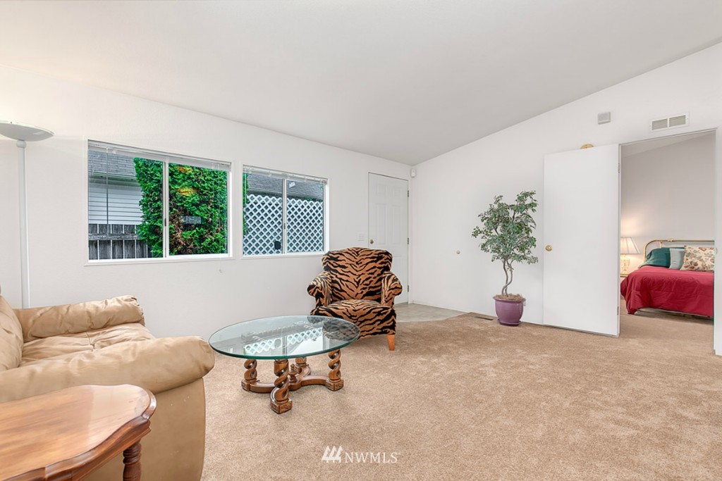 236 Park Avenue North Renton, WA 98057 - Photo 4 of 12 Gallery Image 4