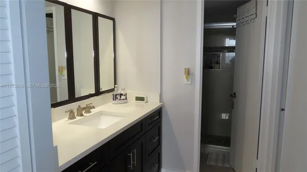 $3,500 | 5701 Collins Avenue, Unit 803, Miami Beach, FL 33140