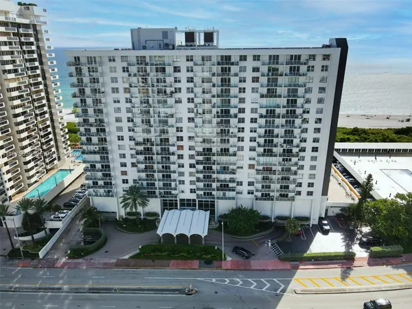 $3,500 | 5701 Collins Avenue, Unit 803, Miami Beach, FL 33140