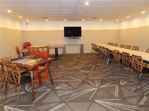 $3,500 | 5701 Collins Avenue, Unit 803, Miami Beach, FL 33140