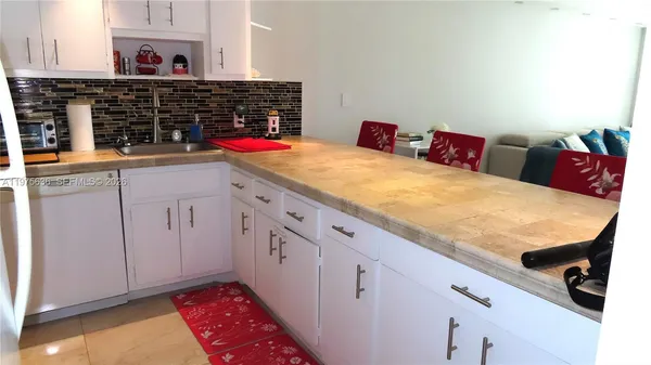 $3,500 | 5701 Collins Avenue, Unit 803, Miami Beach, FL 33140