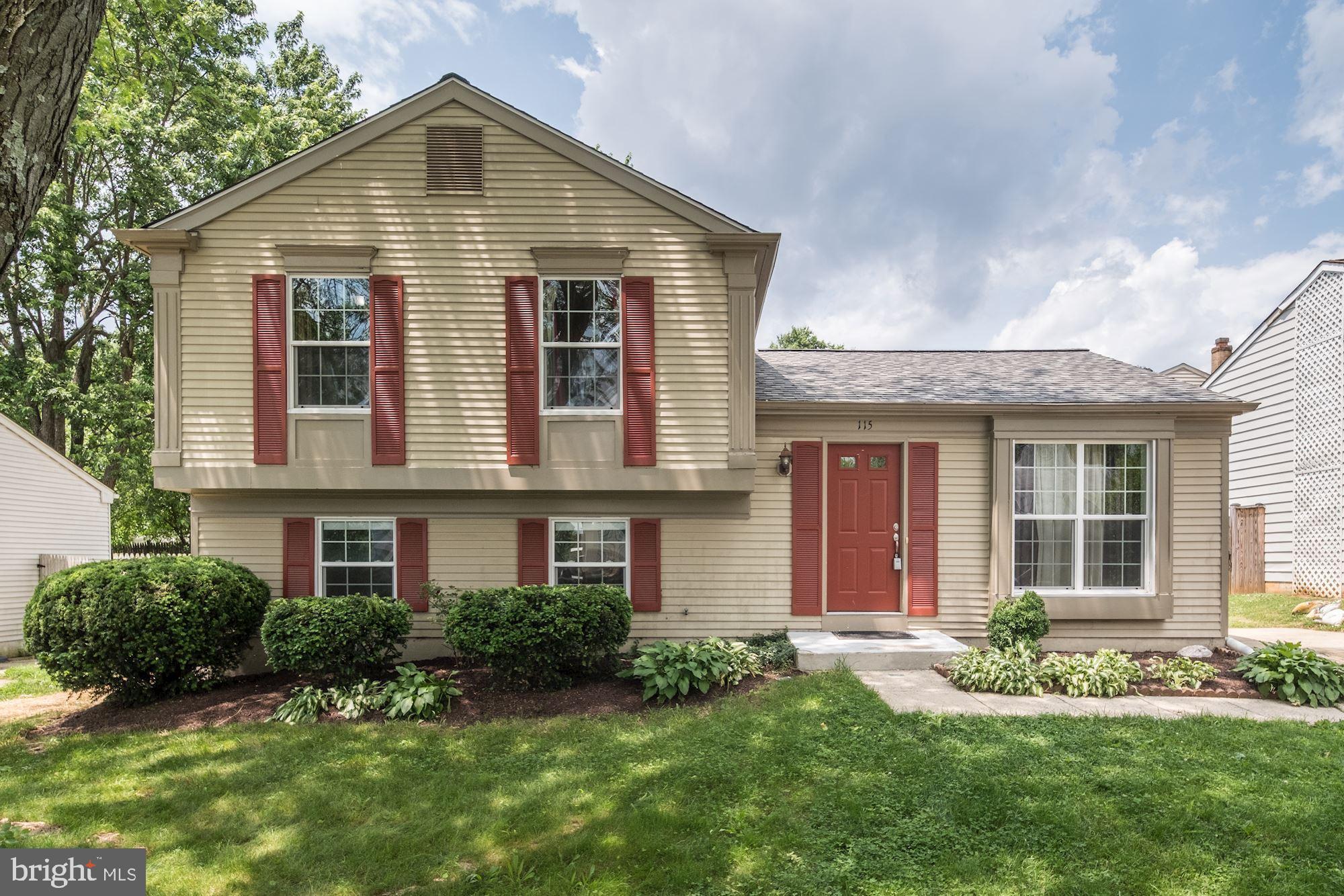 Welcome Home! Professional landscaping.