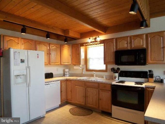 272 Montevideo Road Berkeley Springs, WV 25411 - Photo 15 of 29 Kitchen