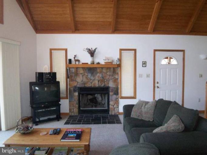 272 Montevideo Road Berkeley Springs, WV 25411 - Photo 10 of 29 Living Room