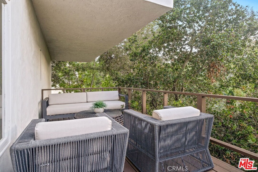 2205 Beech Knoll Road Los Angeles, CA 90046 - Photo 23 of 25