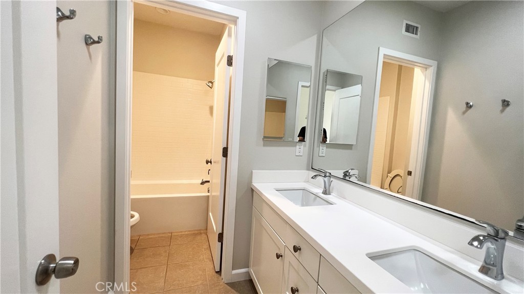 133 Copeland Irvine, CA 92618 - Photo 14 of 18 a bathroom with a tub sink and mirror