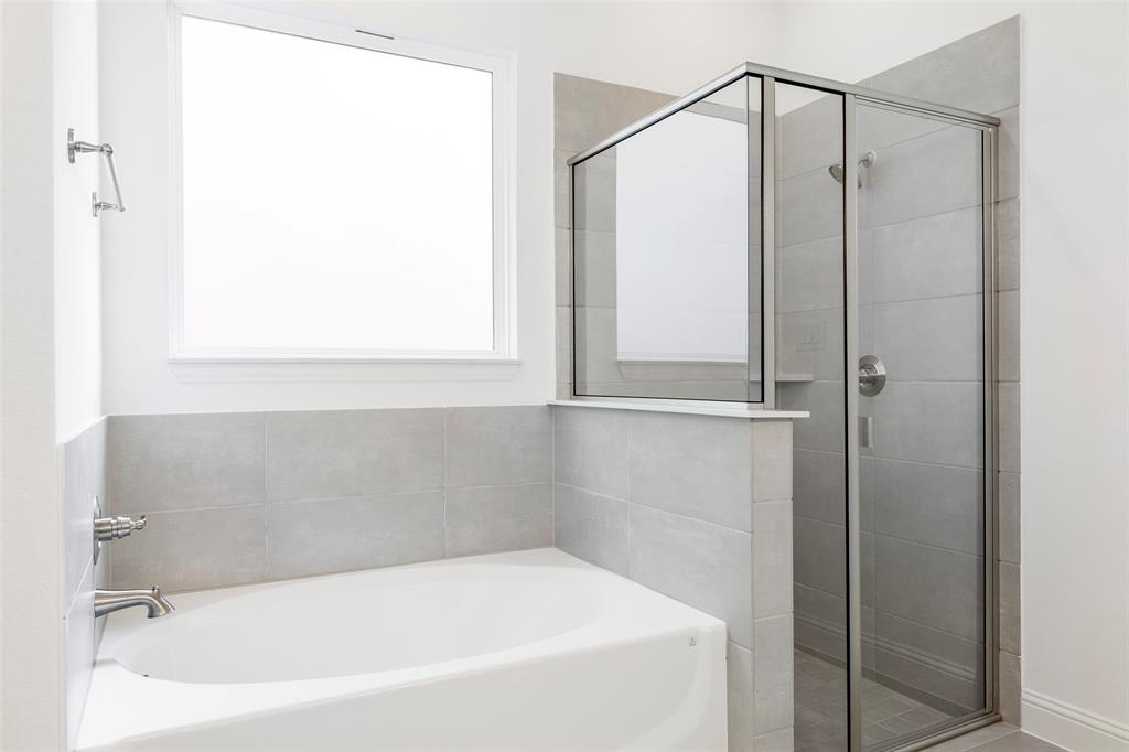 3207 Malcolm Road Melissa, TX 75454 - Photo 25 of 40 a bathroom with a bathtub