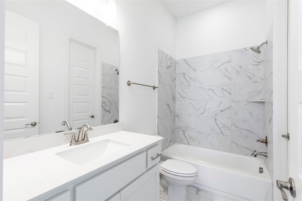 3207 Malcolm Road Melissa, TX 75454 - Photo 29 of 40 a bathroom with a sink a toilet and a bathtub