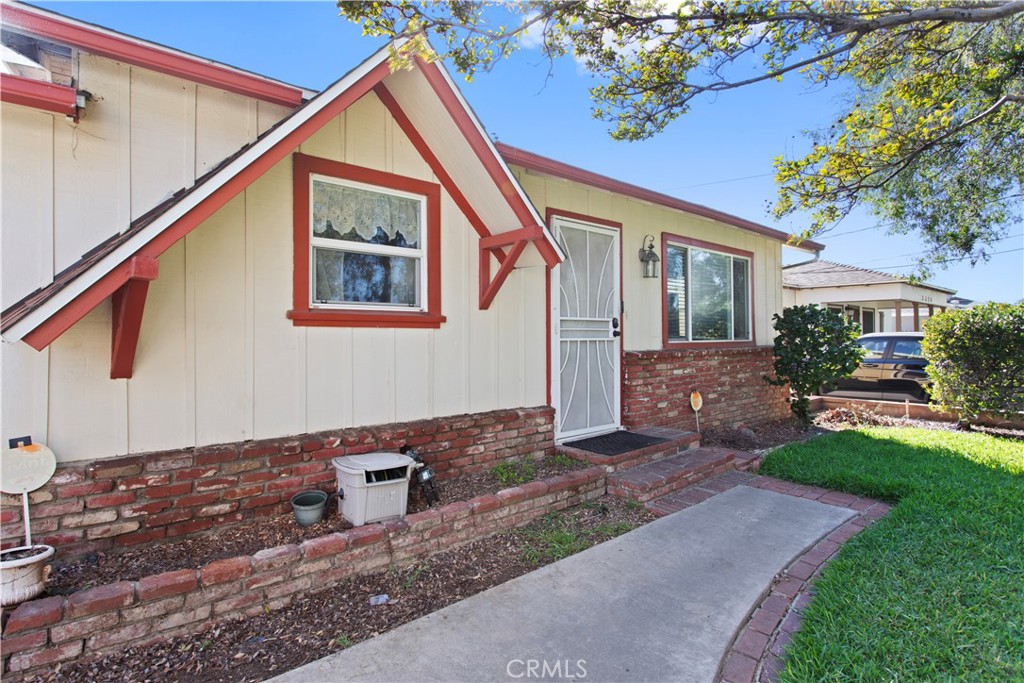 3516 McKinley Street Riverside, CA 92506 - Photo 6 of 33 Entry