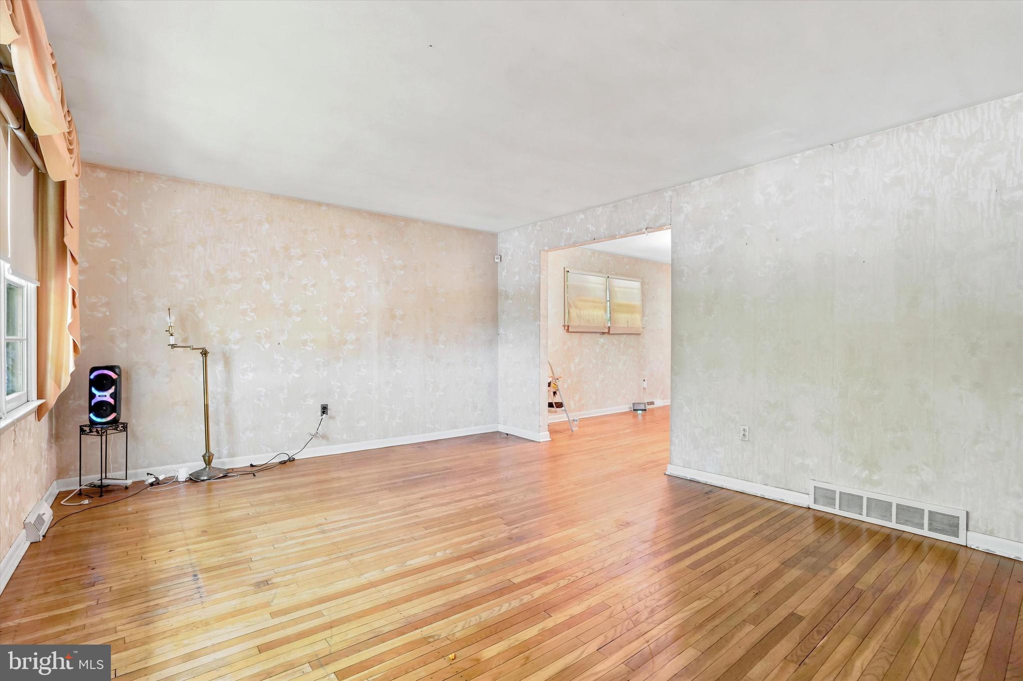 858 Hilldale Road Glenside, PA 19038 - Photo 3 of 29