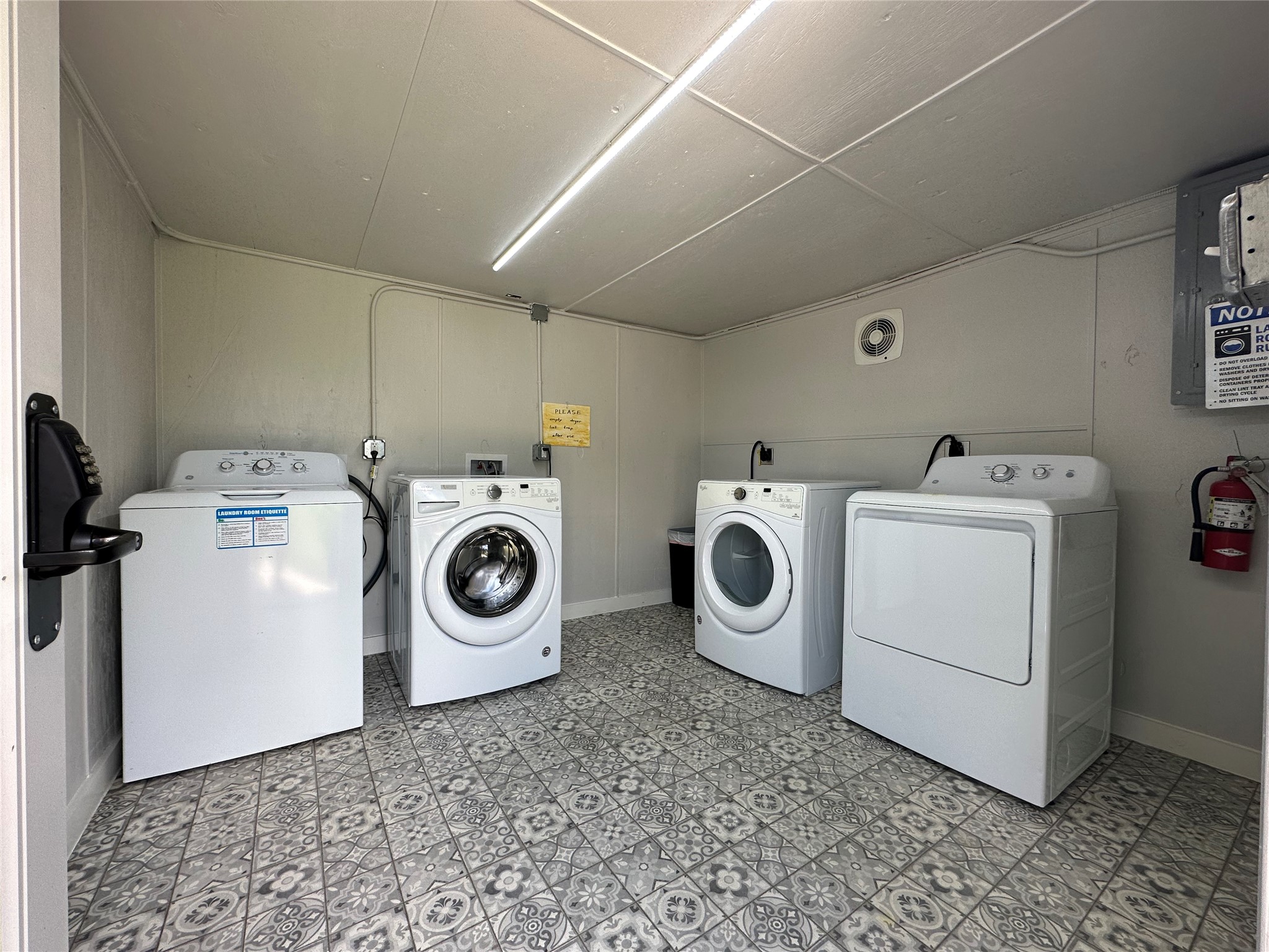 507 Houston Street, Unit 8 Rosenberg, TX 77471 - Photo 14 of 21 a utility room with dryer and washer