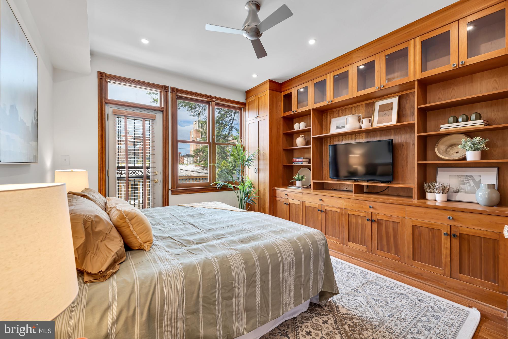 311 6th Street Southeast, Unit 3 Washington, DC 20003 - Photo 15 of 30 Custom Shelving