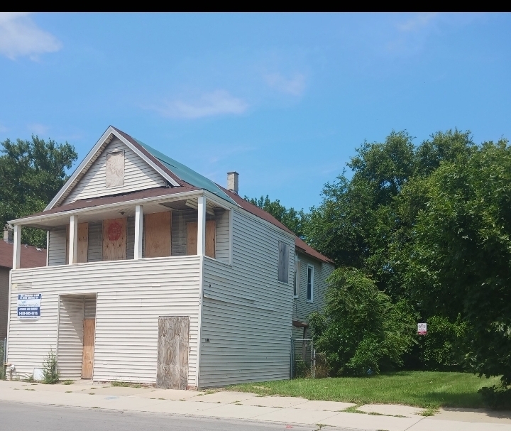 2856 East 79th Street Chicago, IL 60649 - Photo 3 of 5 a front view of a house with a yard