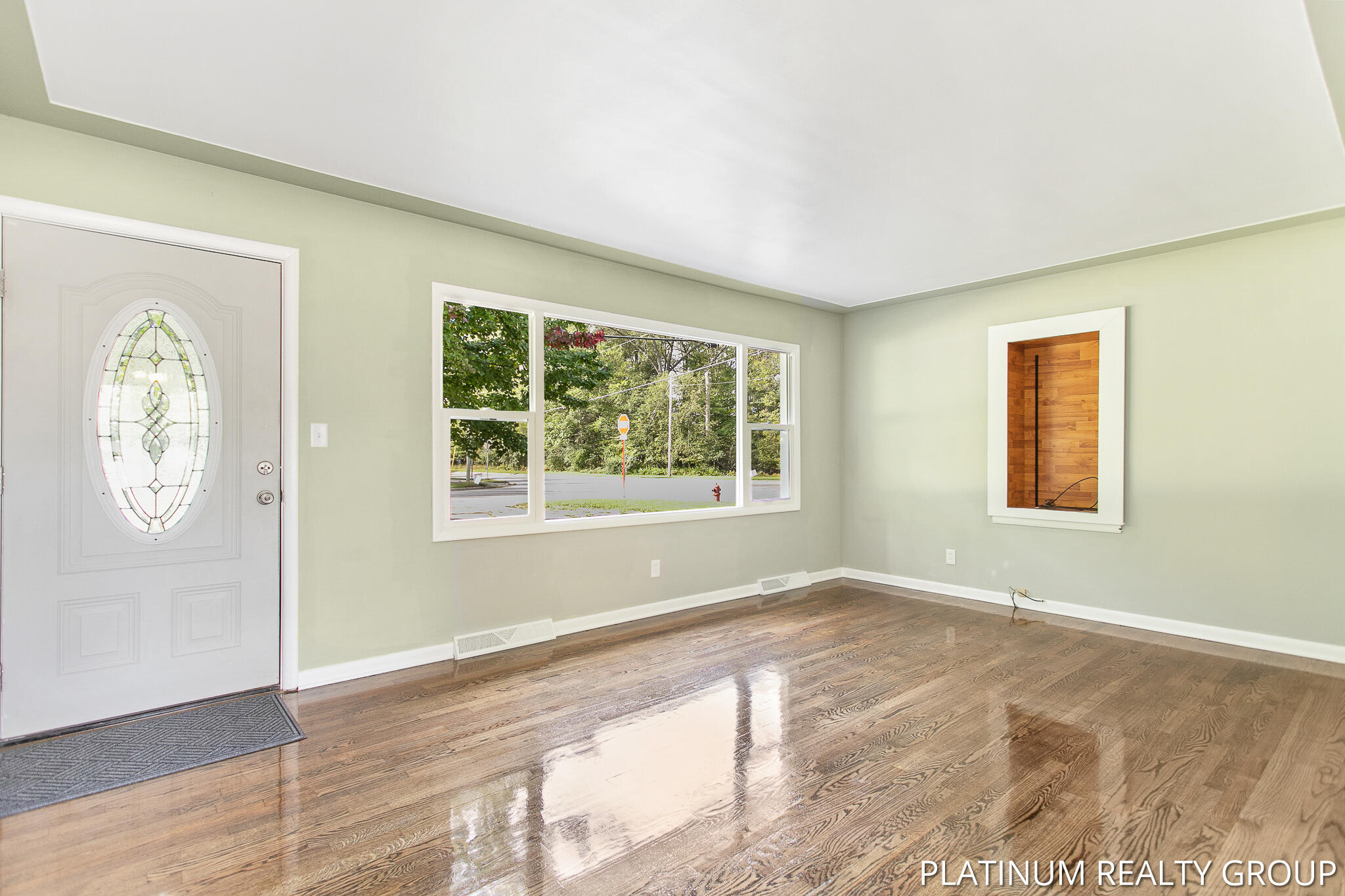 800 Benston Road Whitehall, MI 49461 - Photo 8 of 33 Living Room