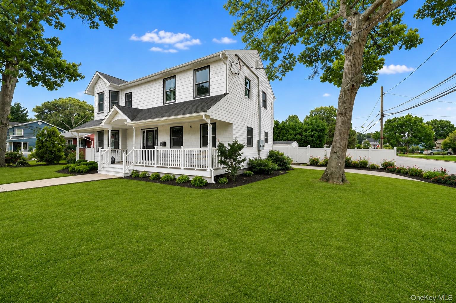 55 Yuma Lane East Islip, NY 11730 - Photo 2 of 21