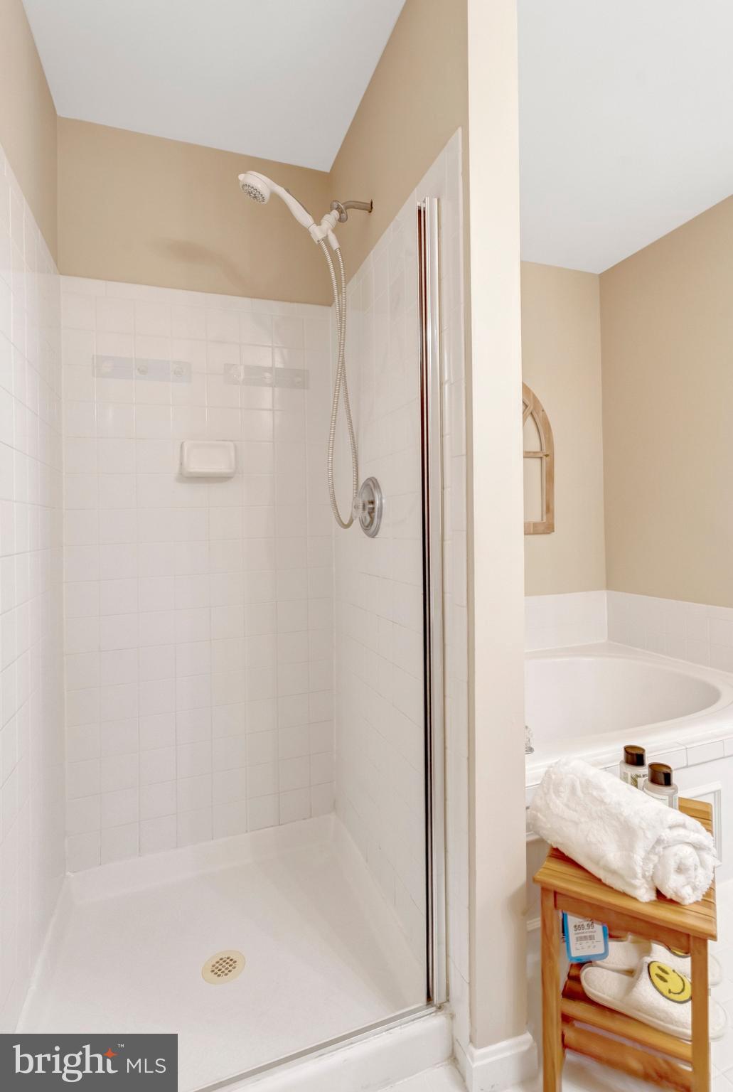7706 Shadowcreek Terrace Springfield, VA 22153 - Photo 18 of 30 a bathroom with a bathtub and a shower