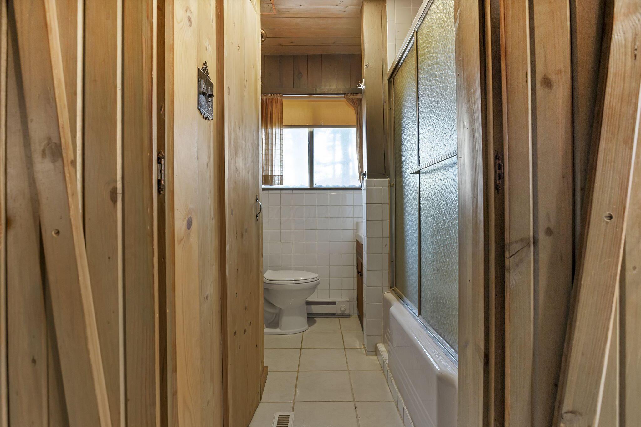 9050 Dalzell Road Lower Salem, OH 45745 - Photo 27 of 93 House, 1st Floor Bathroom - 9050 Dalzell Rd, Lower Salem, OH 45745