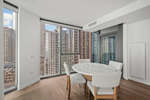 $6,250 | 211 North Harbor Drive, Unit 1401, Chicago, IL 60601