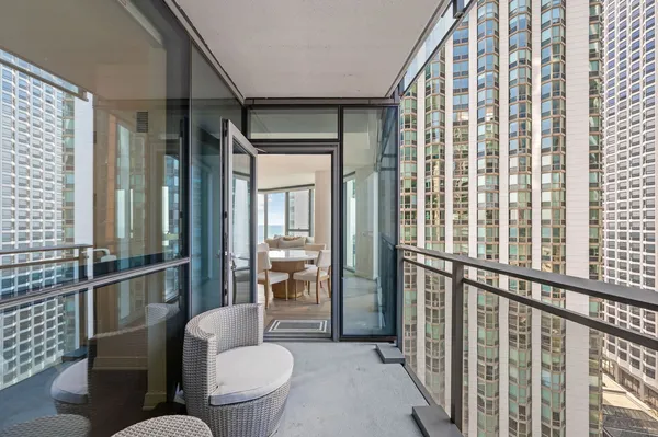 $6,250 | 211 North Harbor Drive, Unit 1401, Chicago, IL 60601