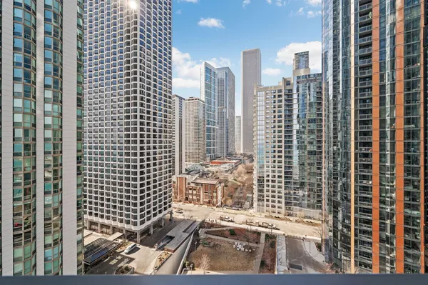 $6,250 | 211 North Harbor Drive, Unit 1401, Chicago, IL 60601