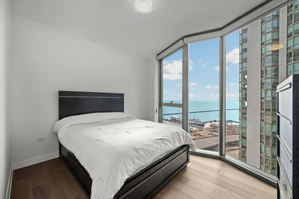 $6,250 | 211 North Harbor Drive, Unit 1401, Chicago, IL 60601