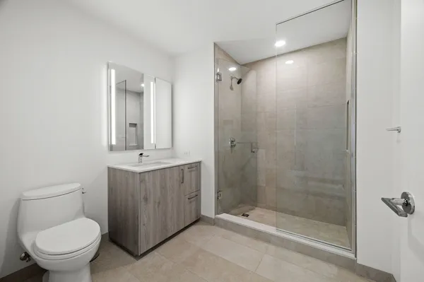 $6,250 | 211 North Harbor Drive, Unit 1401, Chicago, IL 60601