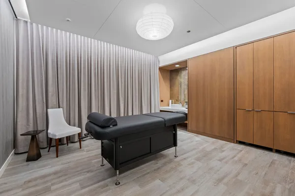 $6,250 | 211 North Harbor Drive, Unit 1401, Chicago, IL 60601