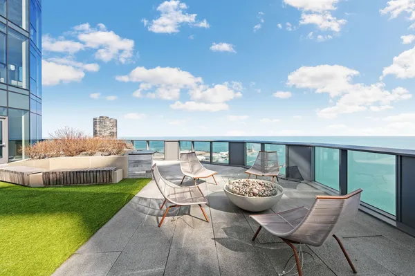 $6,250 | 211 North Harbor Drive, Unit 1401, Chicago, IL 60601