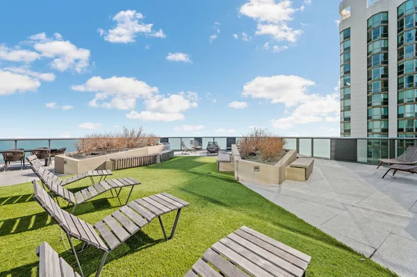 $6,250 | 211 North Harbor Drive, Unit 1401, Chicago, IL 60601
